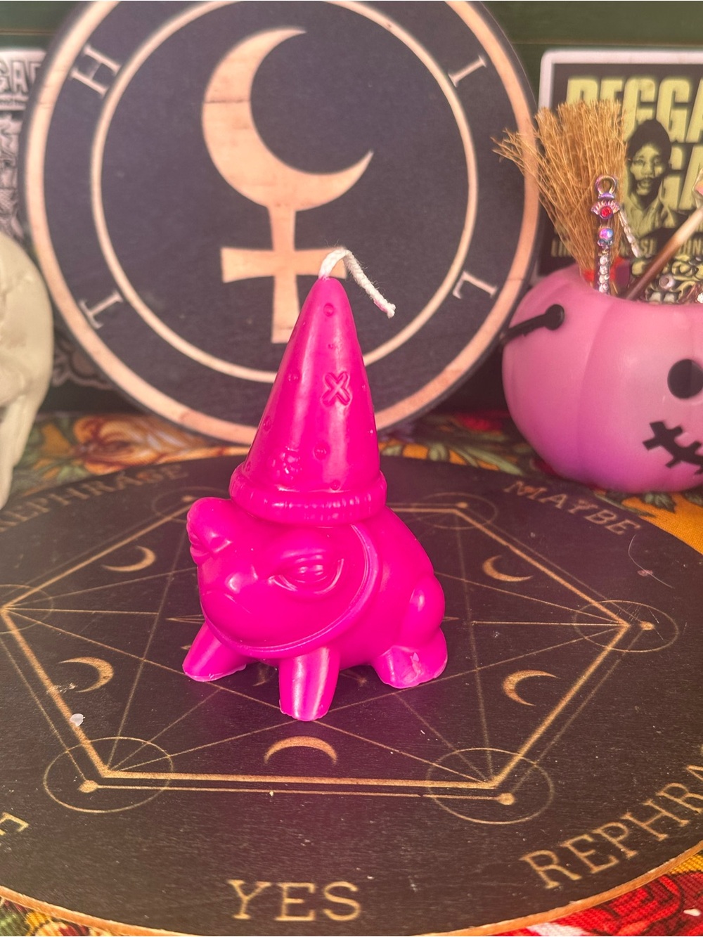 Grumpy Wizard Frog Candle